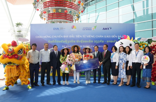 Launch of Lao Airlines direct flight from Vientiane to Danang strengthens tourism ties